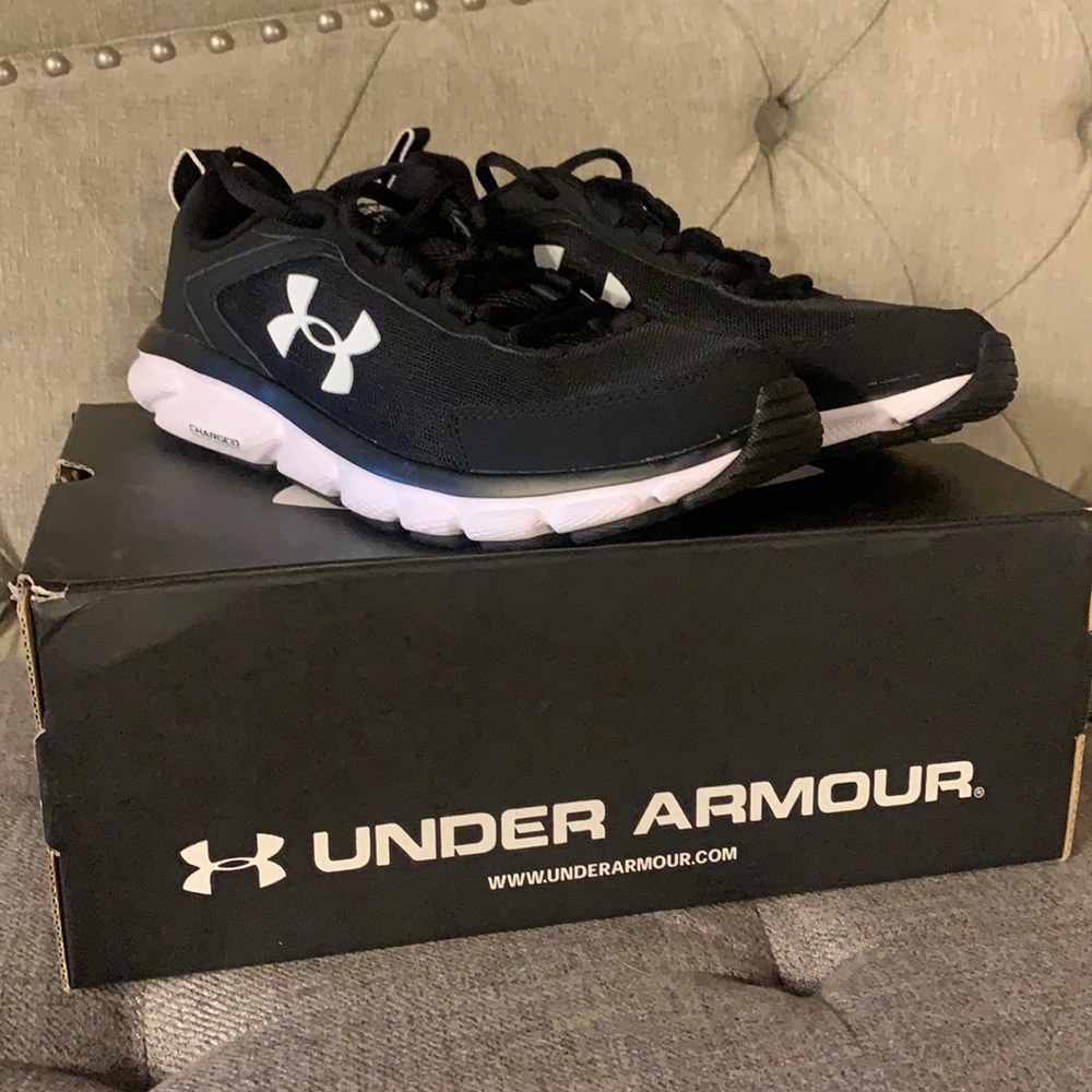 Under Armour Charged Assert